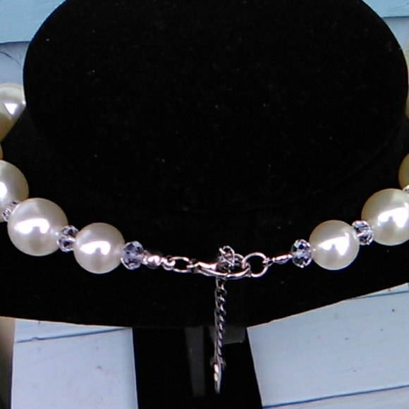 Nwot Faux Off White Pearl  Necklace - Picture 5 of 5